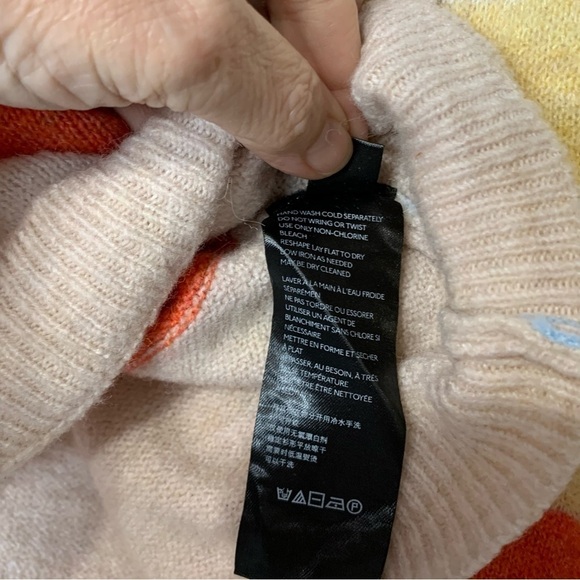 Urban outfitters rainbow striped sweater.‎ Size M - Picture 6 of 9